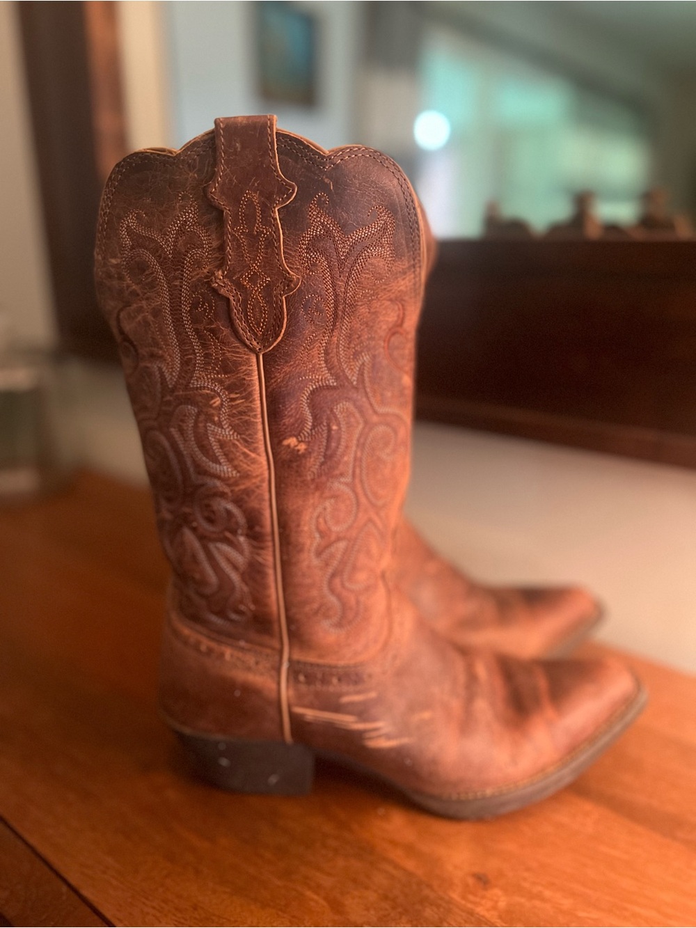 Justin Boots Dark Brown Leather Western Cowboy Boots. - Picture 3 of 5